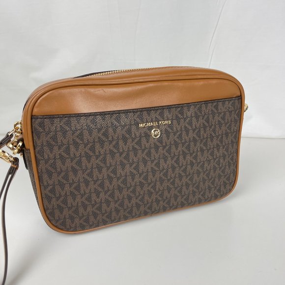 Michael Kors Handbags - Michael Kors Jet Set Large Leather Crossbody